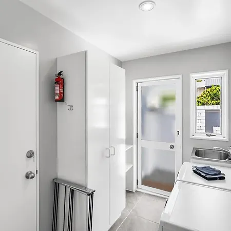 Kaleido Nook Enchanting 3Br Magic On Rugby Street Christchurch Exterior photo