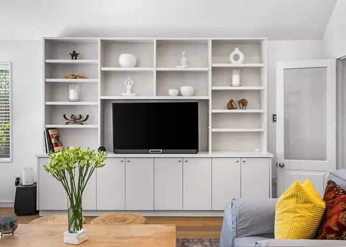 Kaleido Nook Enchanting 3Br Magic On Rugby Street